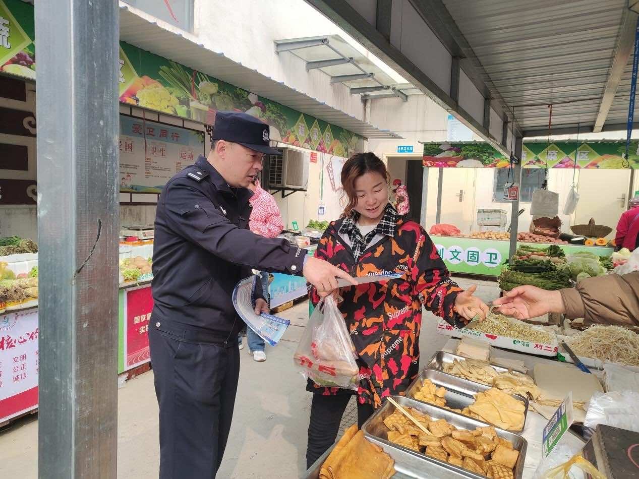 襄陽市襄城區(qū)真武山街道鐵佛寺社區(qū)“僑胞之家”聯(lián)合開展“春風十里 反詐先行”活動